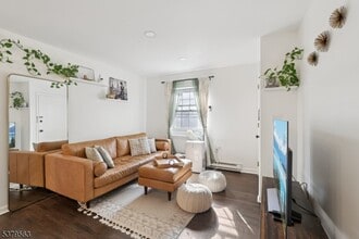 206 Main St in Millburn, NJ - Building Photo - Building Photo