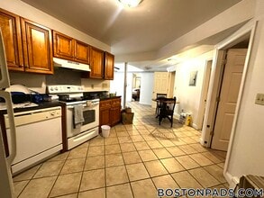 35 Cummings Rd in Boston, MA - Foto de edificio - Building Photo