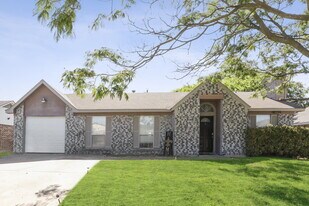 1954 Carrington Dr in Glenn Heights, TX - Building Photo