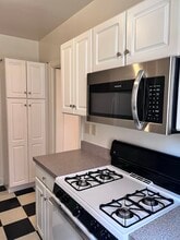 2558 Madison Rd in Cincinnati, OH - Foto de edificio - Building Photo