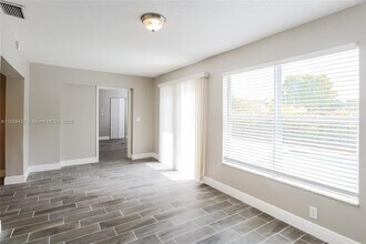 2360 NW 60th Ave in Sunrise, FL - Building Photo - Building Photo