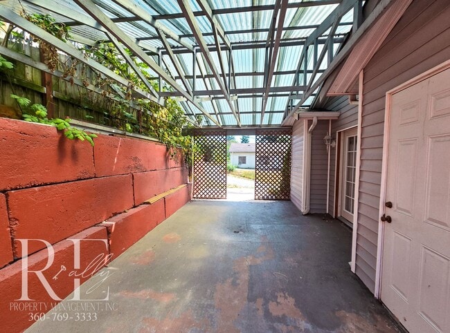 property at 636 Bremerton Blvd