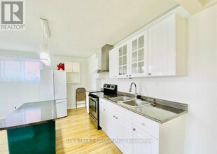 128 Stevenson Rd S in Oshawa, ON - Building Photo - Building Photo