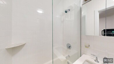 166 W 72nd St in New York, NY - Building Photo - Building Photo