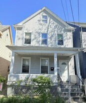660 Charles St, Unit 2 in Perth Amboy, NJ - Building Photo