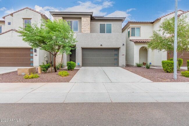 7322 W Phelps Rd in Peoria, AZ - Foto de edificio - Building Photo