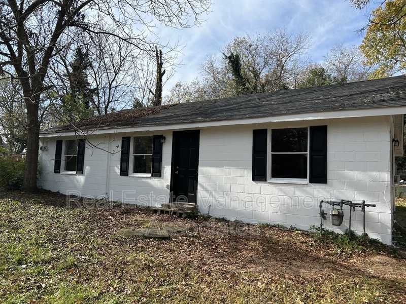 225 N 3rd St in Griffin, GA - Building Photo