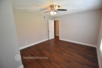 7249 Laurel Hill Dr in Orlando, FL - Building Photo - Building Photo
