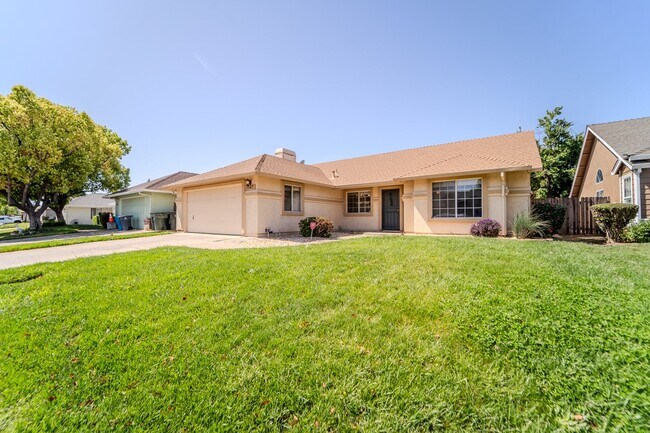 1347 Tradewind Dr in Yuba City, CA - Building Photo - Building Photo