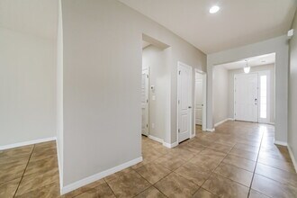 402 Blakely Ct in Ruskin, FL - Building Photo - Building Photo
