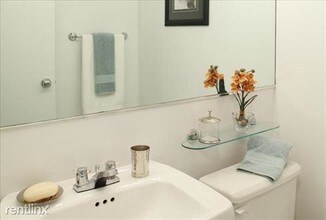 330 E 46th St-Unit -9B in New York, NY - Building Photo - Building Photo