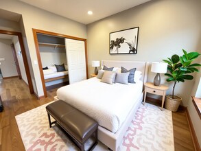 5715 W Irving Park Rd in Chicago, IL - Building Photo - Building Photo