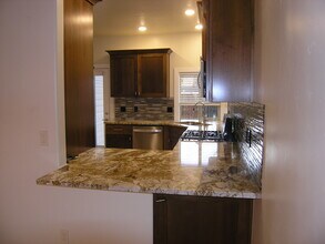 2355 E Hidden Crk St in Nampa, ID - Building Photo - Building Photo