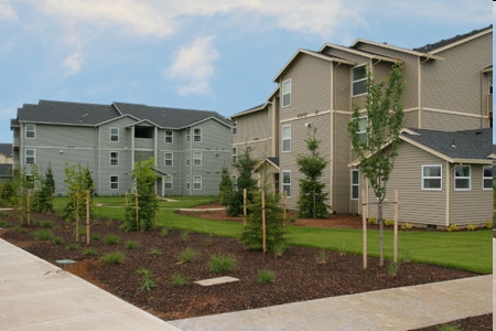 Cascade Meadow in Woodburn, OR - Building Photo