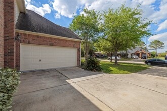 1111 Blue Leaf Dr in Richmond, TX - Building Photo - Building Photo