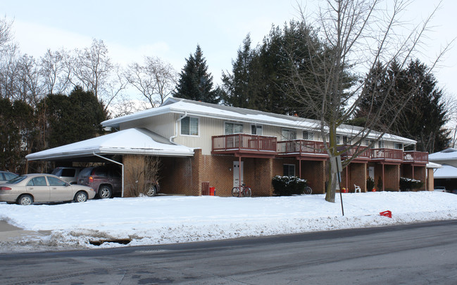 221-229 W Hamilton Ave in State College, PA - Foto de edificio - Building Photo