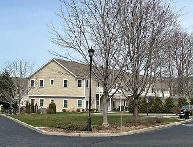 60 Bay Spring Ave in Barrington, RI - Building Photo - Building Photo