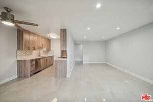 7545 Hampton Ave in West Hollywood, CA - Building Photo