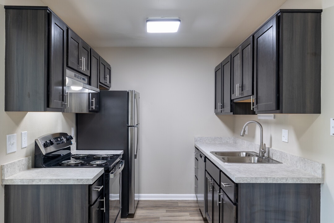 Beachwood Townhomes in Harrison Township, MI - Foto de edificio