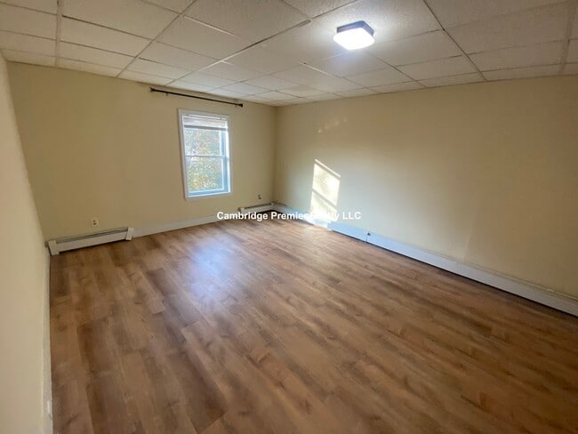 46 Almont St, Unit 3r in Medford, MA - Foto de edificio - Building Photo