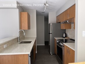 1 Bed / 1 Bath Fully Furnished Apartment i... in Vancouver, BC - Building Photo - Building Photo