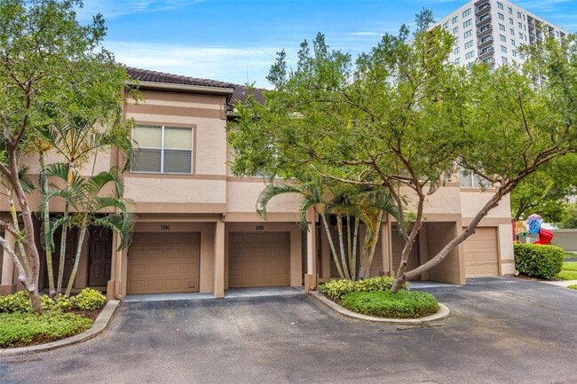 821 Normandy Trace Rd in Tampa, FL - Building Photo - Building Photo