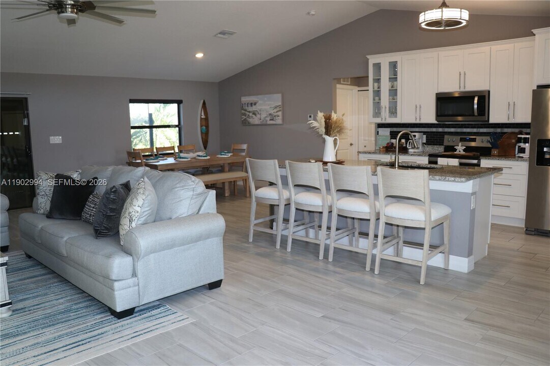 4407 SW 16th Pl in Cape Coral, FL - Building Photo