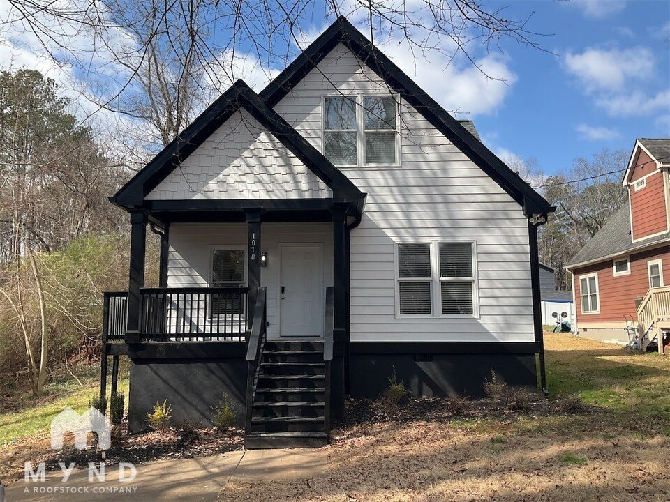 1070 4th St NW in Atlanta, GA - Building Photo