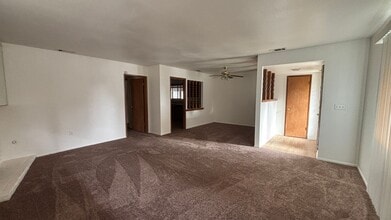 875 S Gilbert St in Hemet, CA - Building Photo - Building Photo