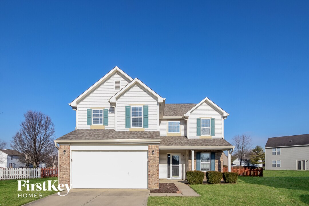 5871 Marco Ct in Plainfield, IN - Building Photo