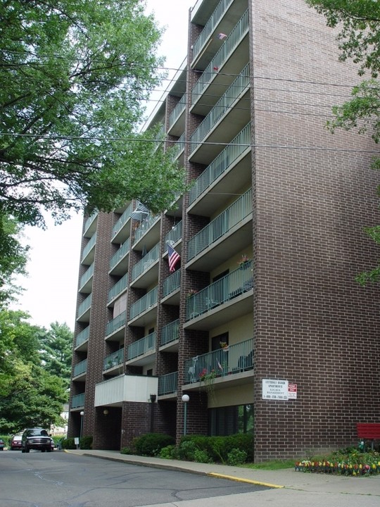 Leetsdale Manor in Leetsdale, PA - Building Photo