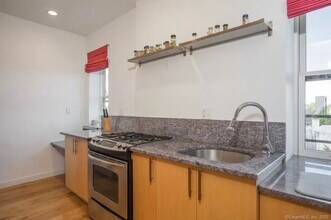 261       Orange St in New Haven, CT - Building Photo - Building Photo