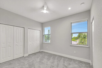 Prince Place Townhomes in Lake Worth Beach, FL - Building Photo - Building Photo