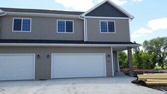 1445 44th Ave S in Moorhead, MN - Building Photo