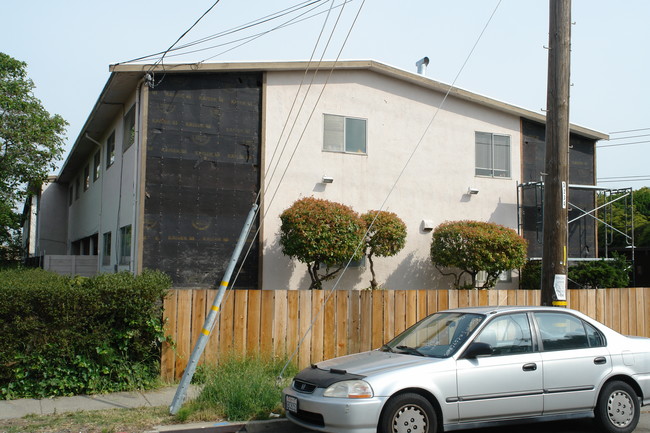 6511 Portola Dr in El Cerrito, CA - Building Photo - Building Photo