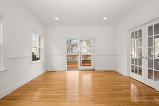 2 1/2 Cos Cob Ave in Greenwich, CT - Building Photo - Building Photo