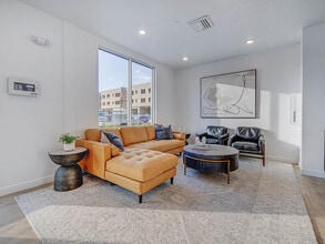 Vida at Daybreak Phase 1 in South Jordan, UT - Foto de edificio - Building Photo