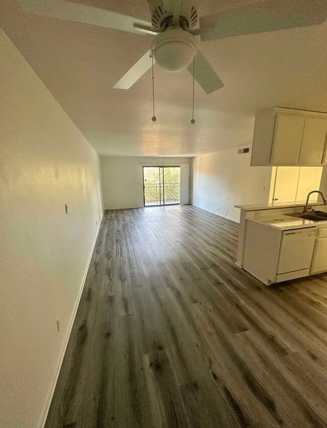 7040 Haskell Ave, Unit 106