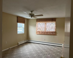 25 Farrwood Ave, Unit #4 in North Andover, MA - Foto de edificio - Building Photo