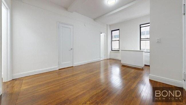 140 E 46th St in New York, NY - Building Photo - Building Photo