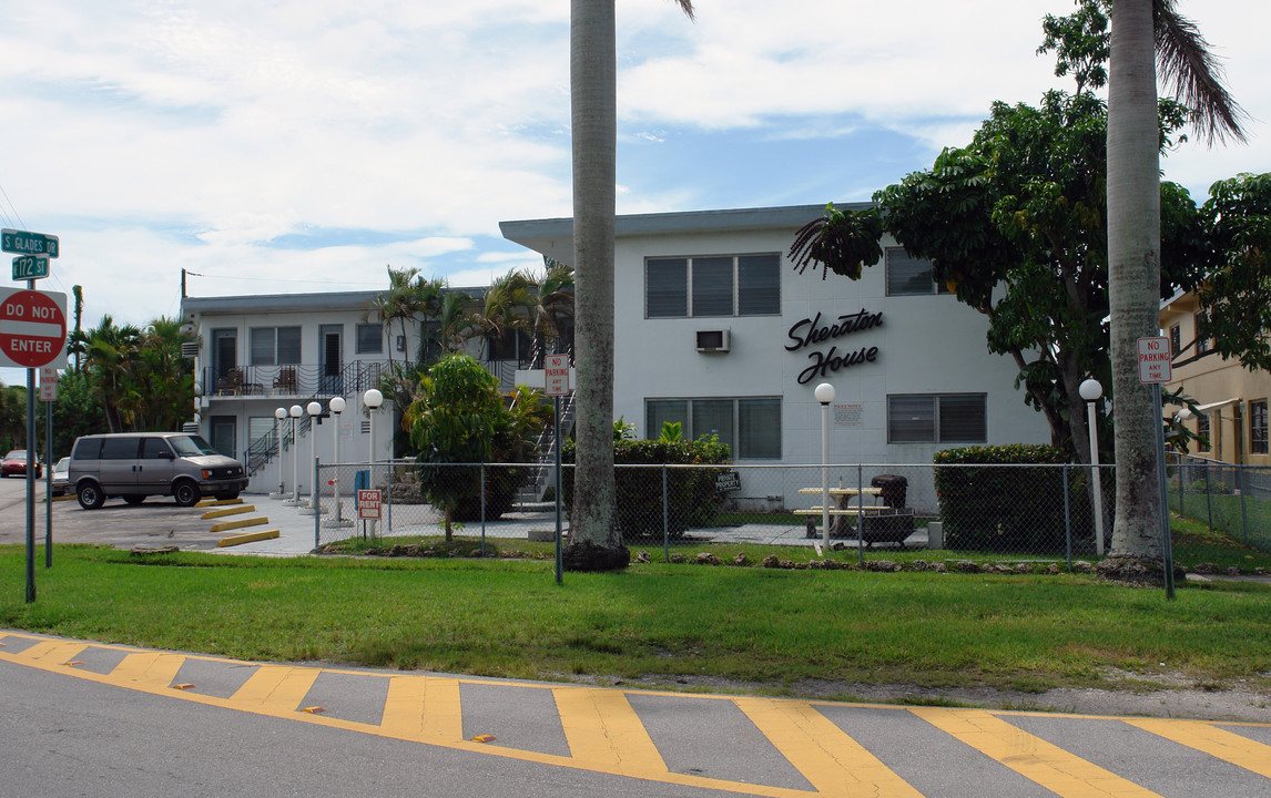 Sheraton House in North Miami Beach, FL - Building Photo