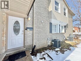 138 Jansen Ave in Kitchener, ON - Building Photo