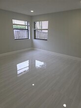 6701 W Wedgewood Ave in Davie, FL - Building Photo - Building Photo