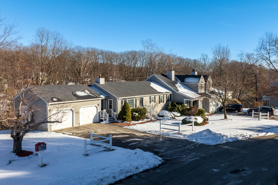 Oakwood Farms in Holden, MA - Building Photo