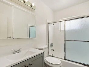 1240 Harvard St, Unit APT 3 in Santa Monica, CA - Building Photo - Building Photo