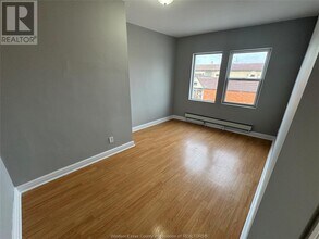 4675 Tecumseh Rd E in Windsor, ON - Building Photo - Building Photo