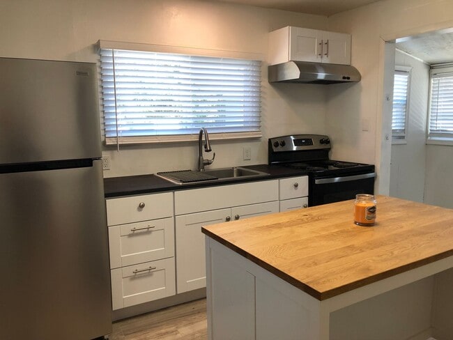 property at 307 W 8th St