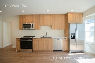 1036 Westmoreland Ave in Los Angeles, CA - Building Photo - Building Photo