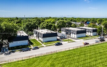 Waldo Plaza in Kansas City, MO - Foto de edificio - Building Photo