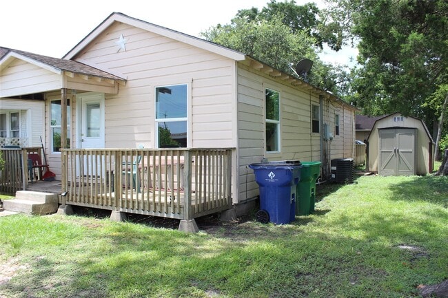622 S Hancock St in Angleton, TX - Building Photo - Building Photo